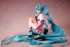 初音未来×米山舞 The Latest Street Style "Cool"-资料图
